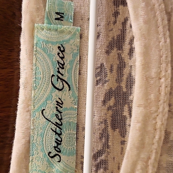 SOUTHERN GRACE WOMENS  TOP SIZE M - Picture 2 of 2